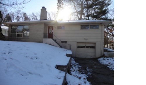 1359 Hillcrest Dr NE