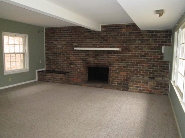 1269 Dennis Ln