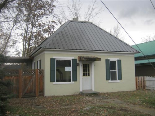 819 E Main St