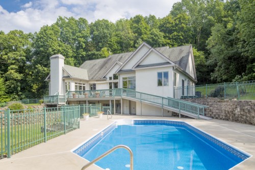 2550 CRESTLINE DR