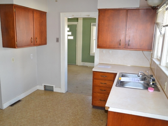 104 Montrose St NE