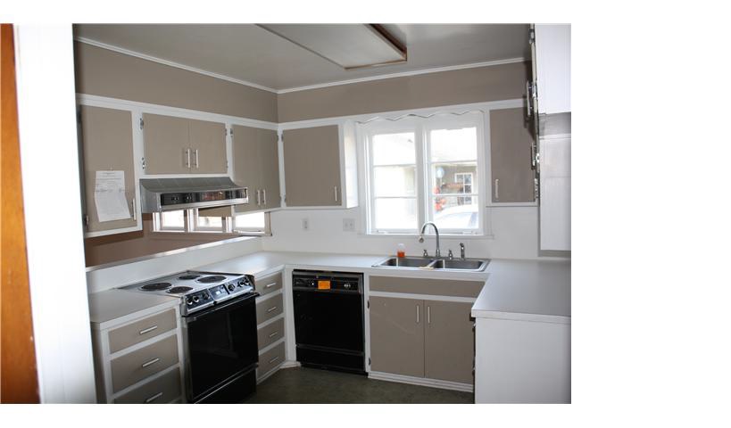 1737 Cherokee Pl