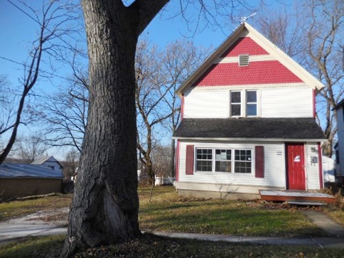 223 Phelps Ave