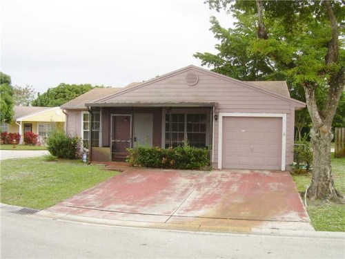1792 SW 84 AV