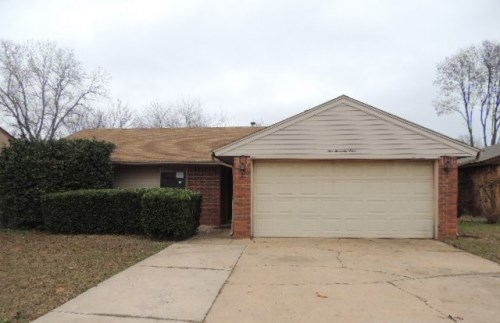 2001 Oakhollow Dr