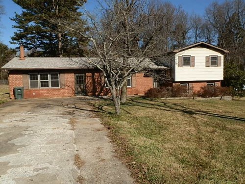106 Fairfax Dr