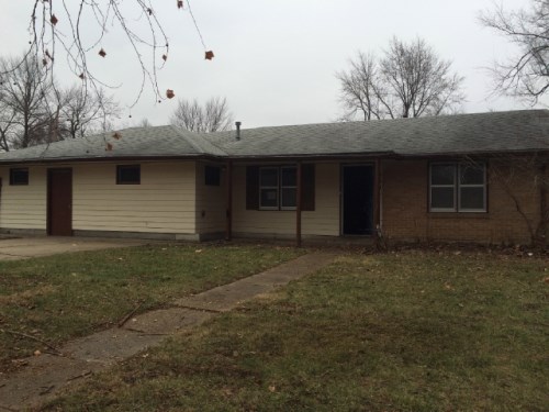 2304 SW Edgewater Terr