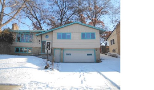 18 Ruth St N