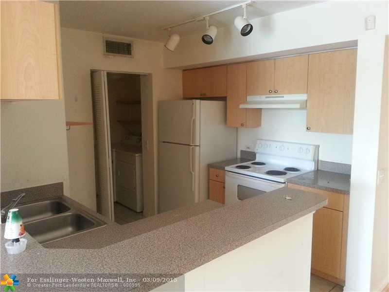 912 VILLA CIRCLE # 912