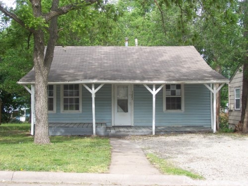 1221 Henry St
