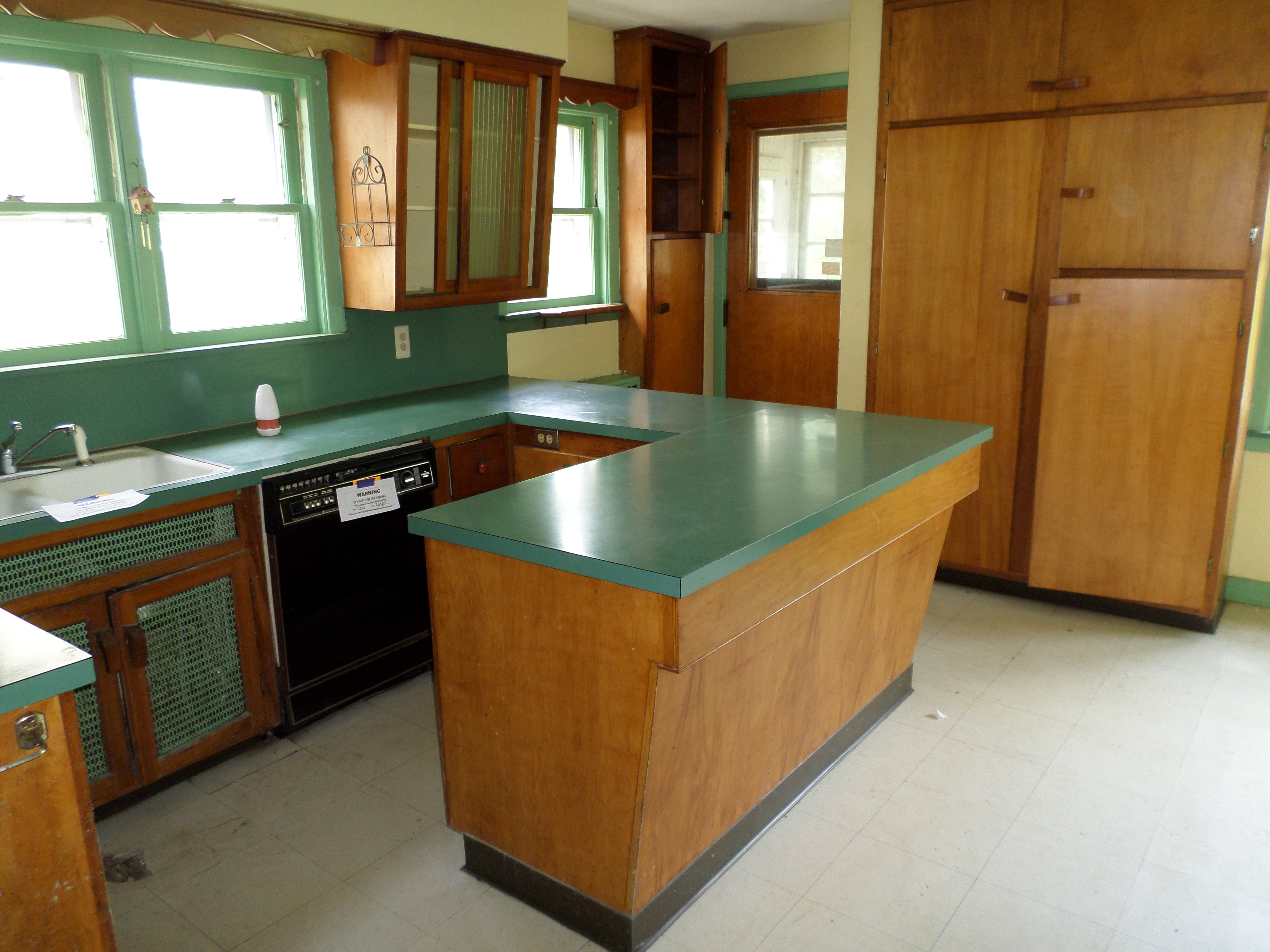 25 Locust Ave