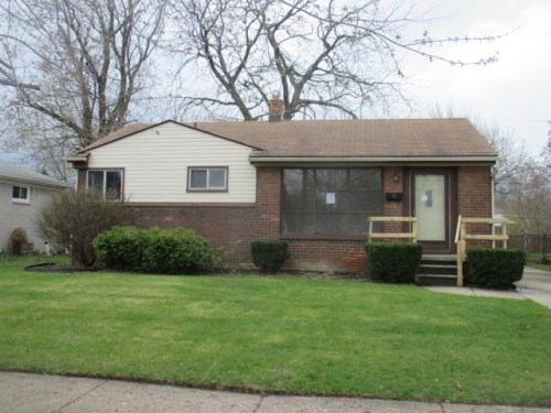 1595 Mayflower Ave