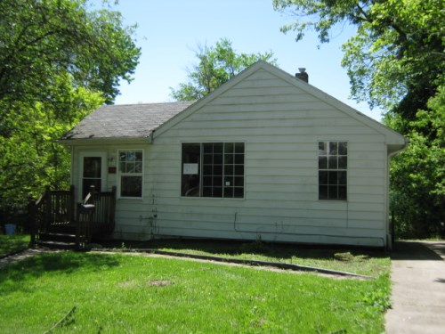 572 Paris Ave