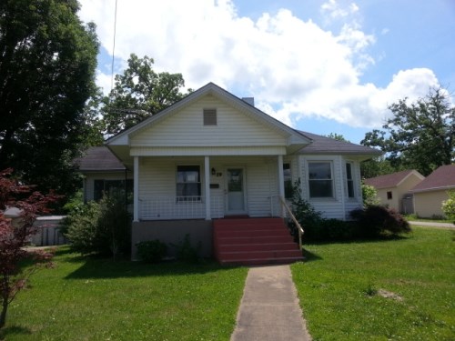19 Lake Dr