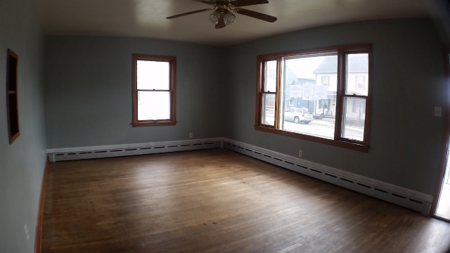 395 W Queen St