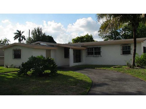 4811 NW 11 PL