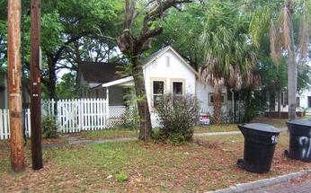 916 Crescent Lake Dr