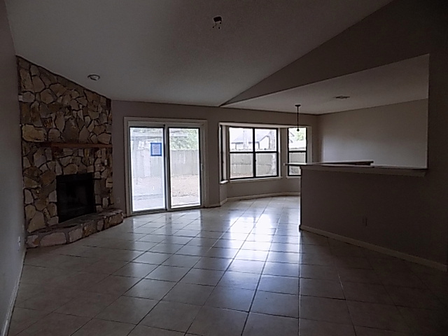 2401 Winterwood Cir W