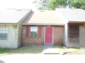 932 S Lipona Rd
