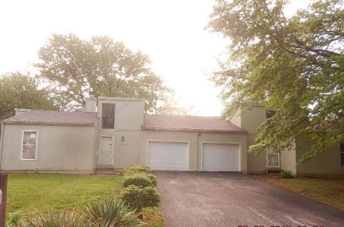 9541-9543 Manning Ave