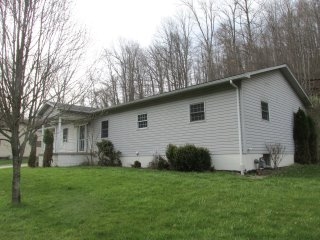 24 Floyd Ln