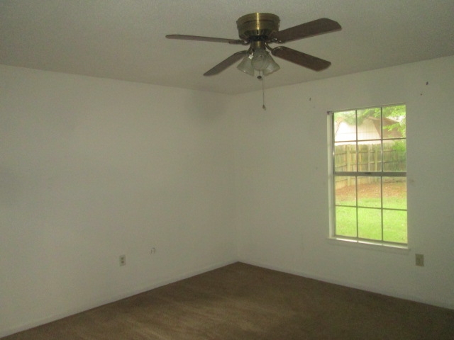 24 Woodlawn Dr