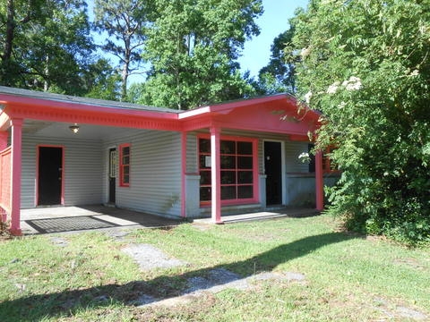 7243 Peachtree Ave