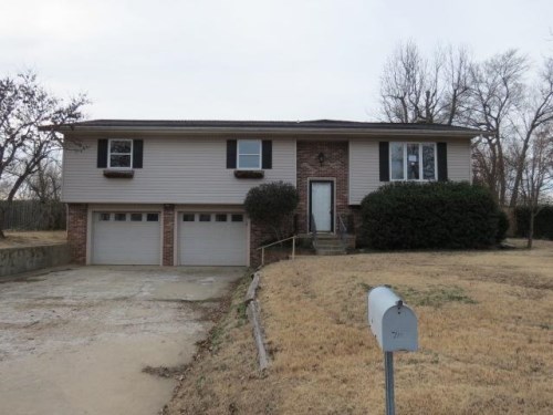 710 E Lucy Ave