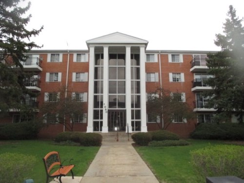1050 N Farnsworth Ave Apt 204