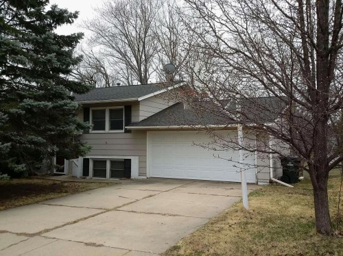 3909 Redbud Rd NE