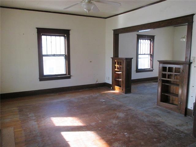 120 9th St NE