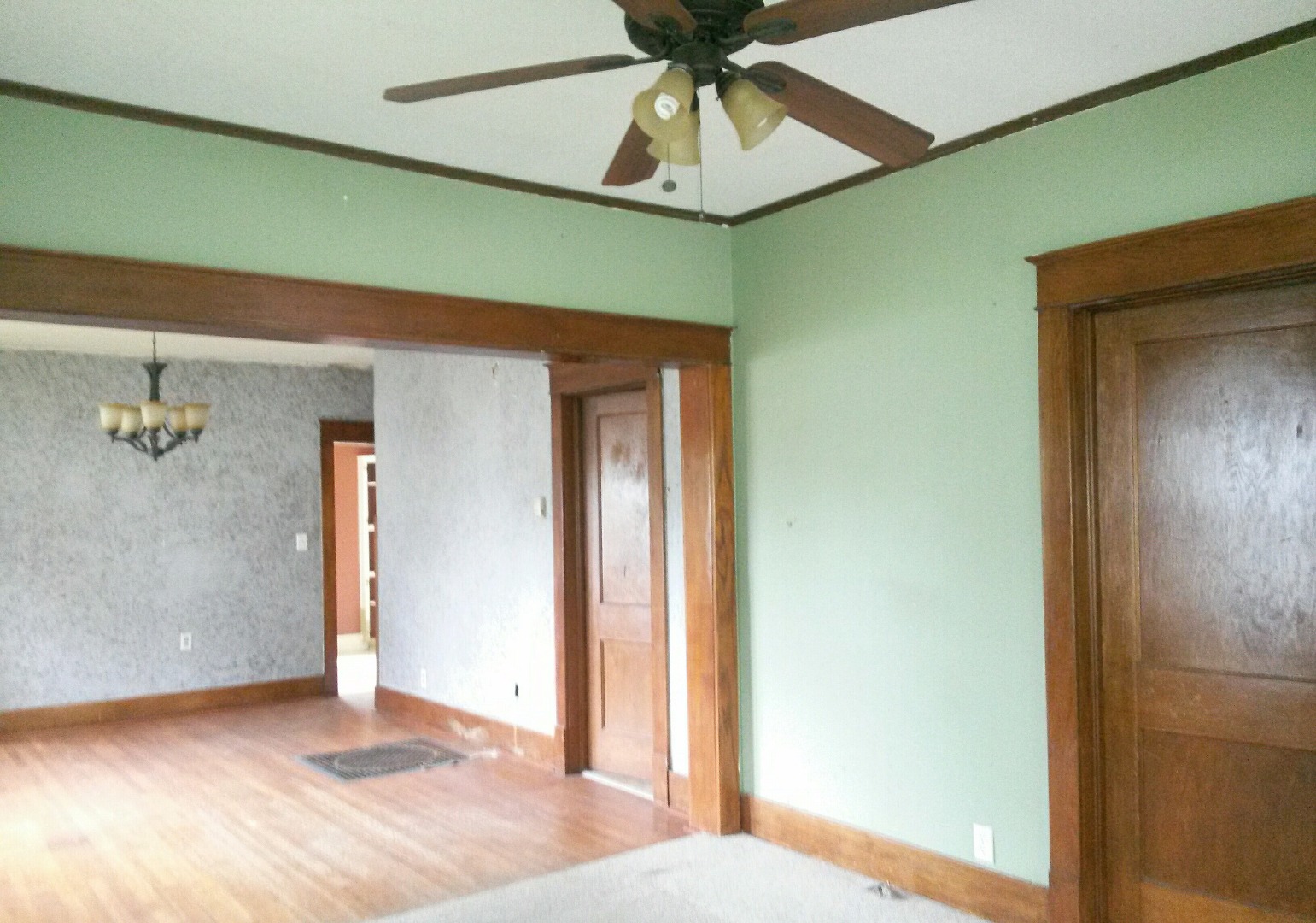 108 W Poplar St