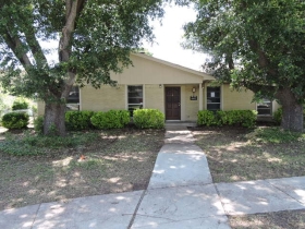 6012 Redwood Ln