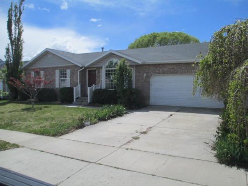 2105 N 825 E
