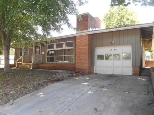 2053 S Sterling Ave