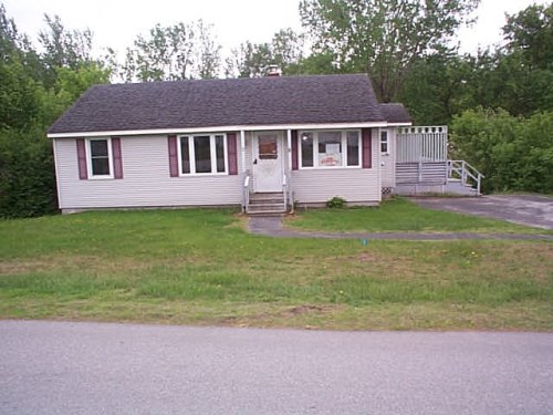 8 Freeborn St