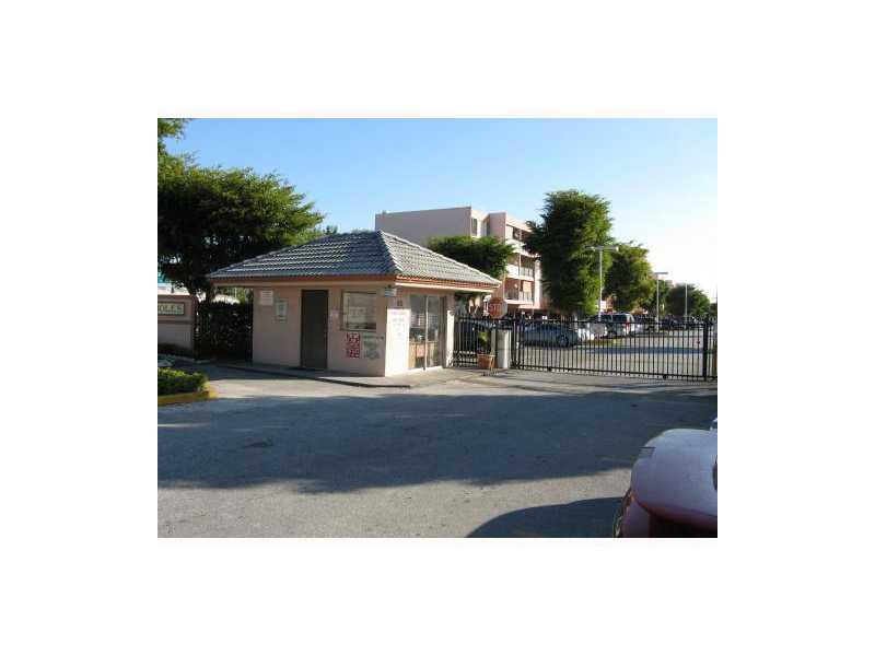 1900 W 68 ST # B-202