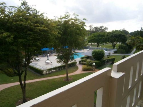 4350 HILLCREST DR # 403