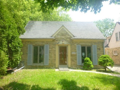 1215 Illinois St