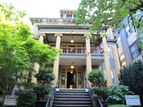 2076 NW Kearney St Unit 1
