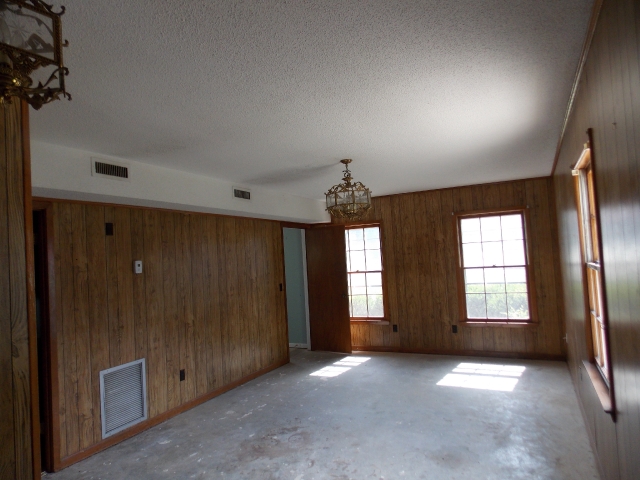 304 Montclair Dr