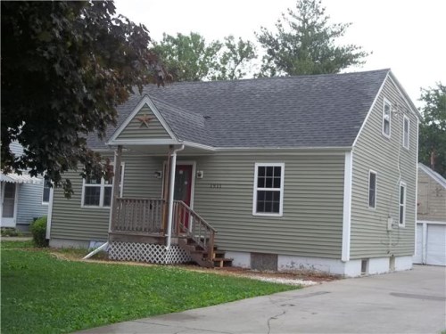1911 Summit St