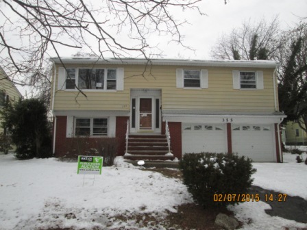 355 White St