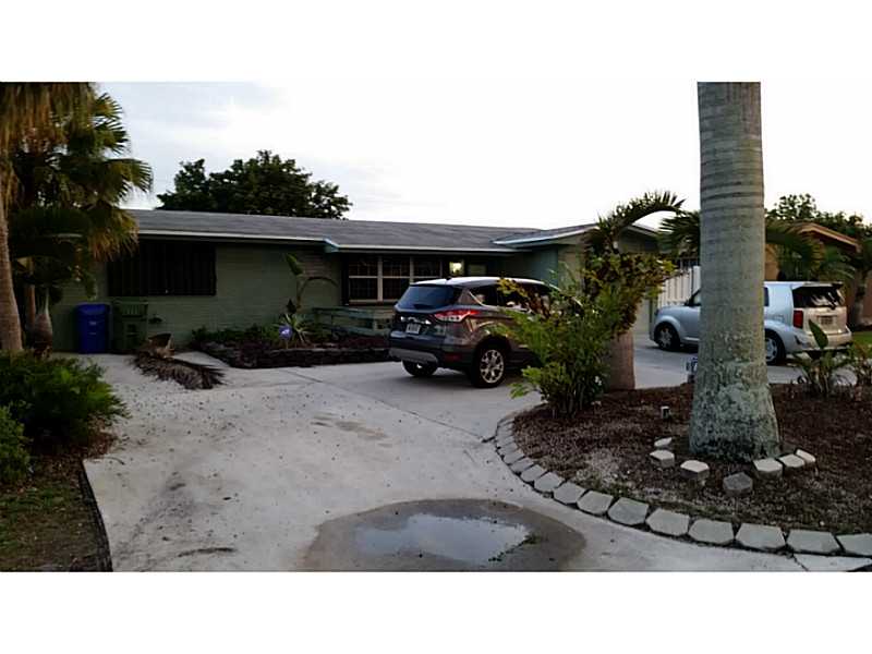 8820 NW 15 ST