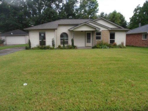 25207 Holyoke Ln
