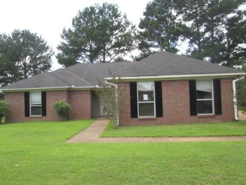 653 Southern Oaks