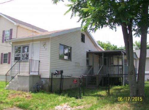 902 Center St