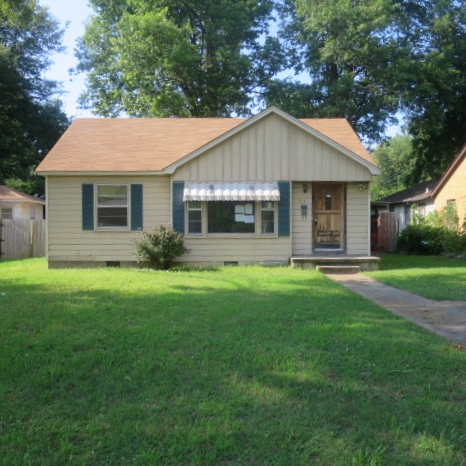 704 W Adams St