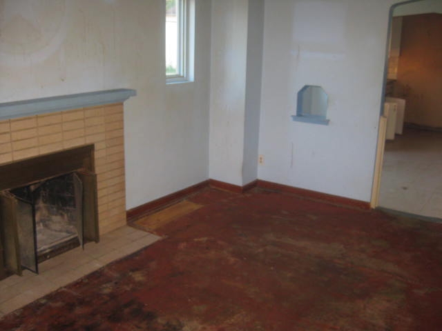 547 Woodbury Ave