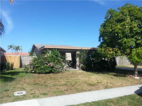 8202 NW 74 AV